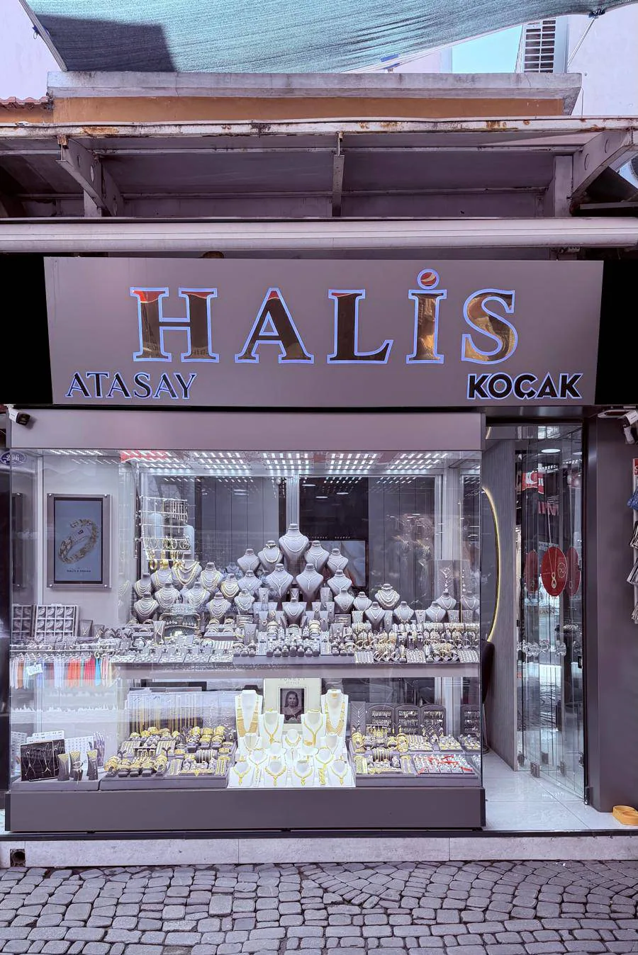 Halis Kuyumculuk vitrin görseli